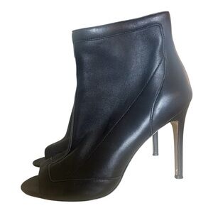 Charles David “Courter” soft black leather heels open toe size 8